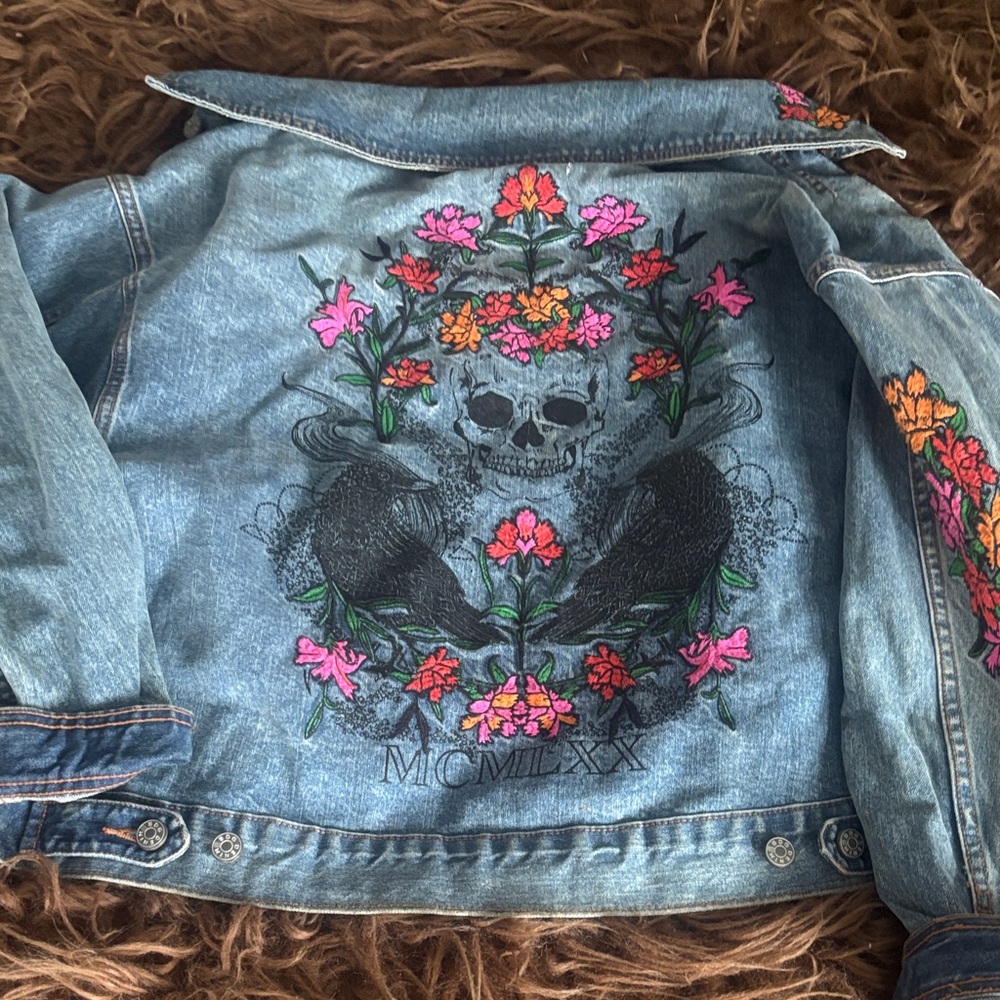 BDG Skull/Flower Embroidered Jacket. Small.
